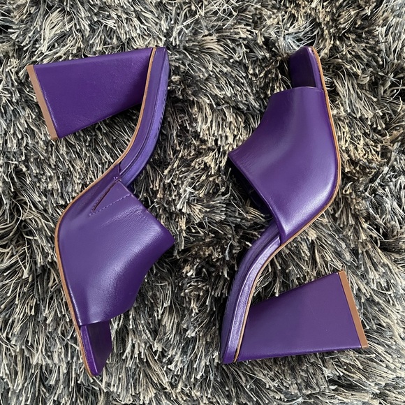 Pre-Loved Schutz Mules! - Picture 1 of 3
